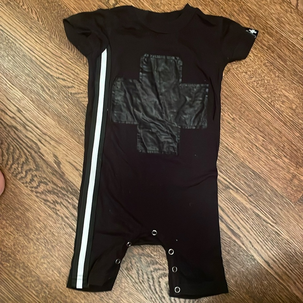 Celinununu back baby onsie